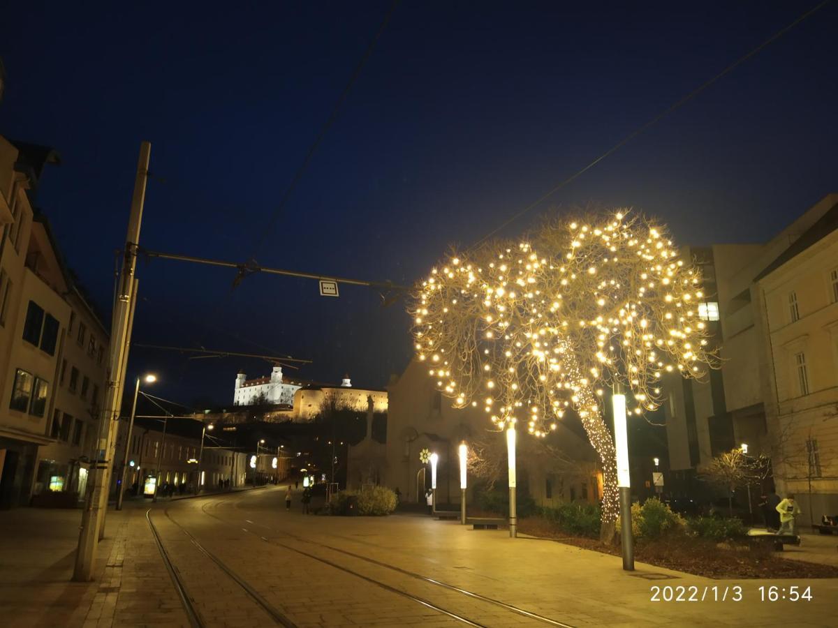 Krásny byt s výhľadmi v historickom centre Bratislava Exterior foto