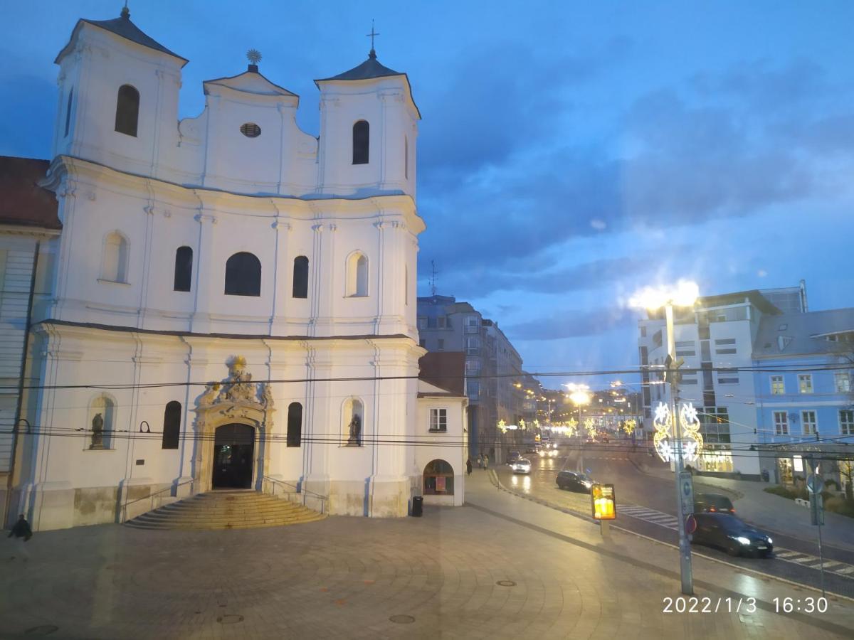 Krásny byt s výhľadmi v historickom centre Bratislava Exterior foto