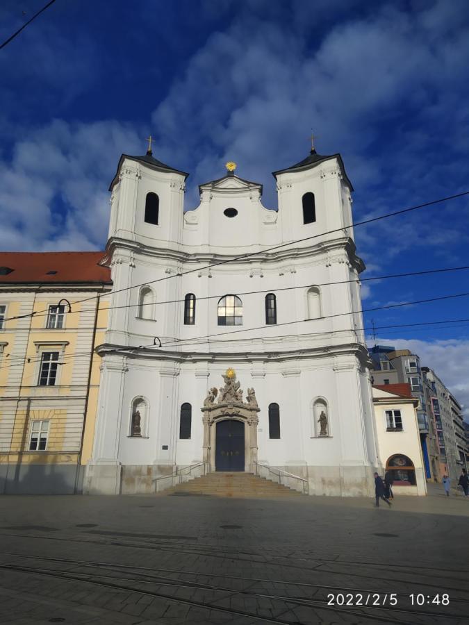 Krásny byt s výhľadmi v historickom centre Bratislava Exterior foto