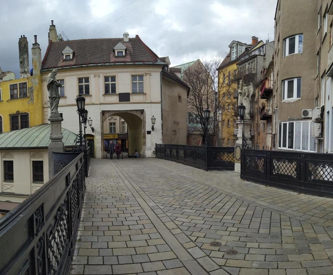 Krásny byt s výhľadmi v historickom centre Bratislava Exterior foto